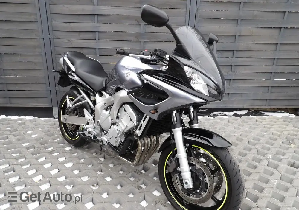 YAMAHA FZ6 