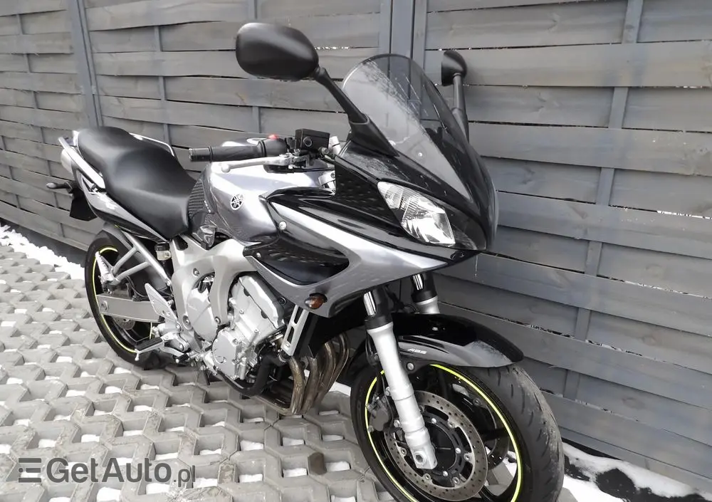 YAMAHA FZ6 