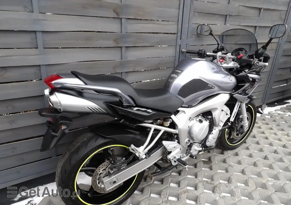 YAMAHA FZ6 