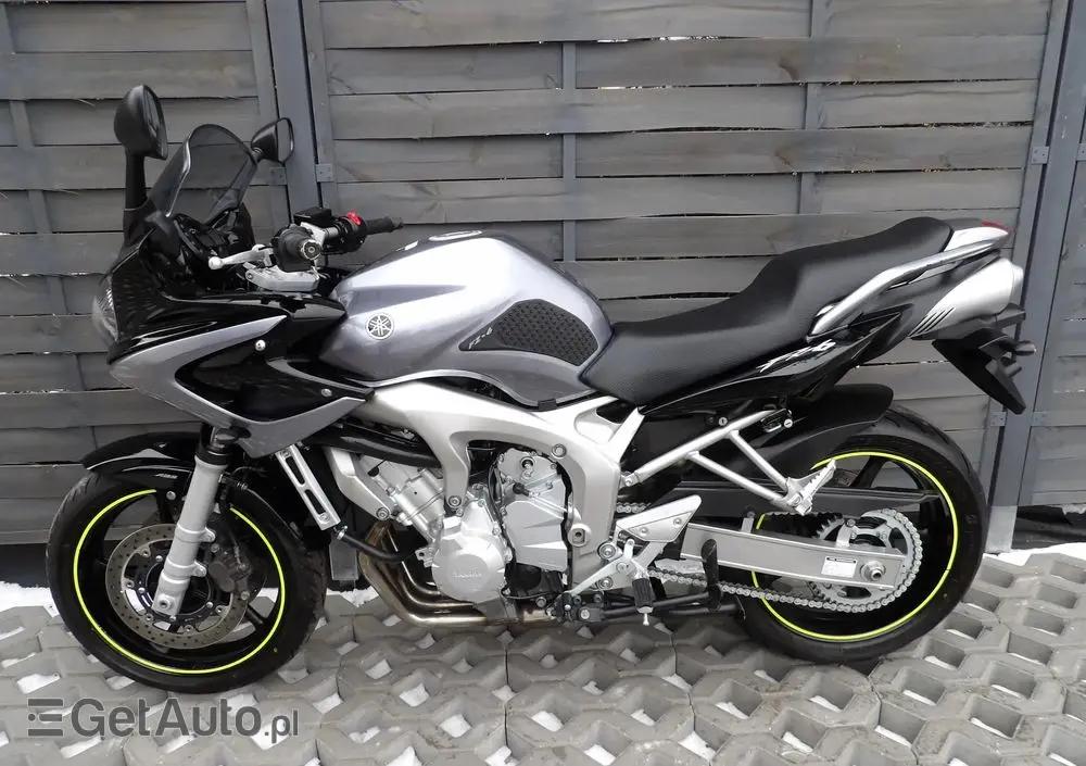 YAMAHA FZ6 
