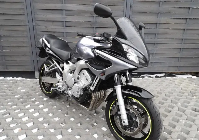 YAMAHA FZ6 