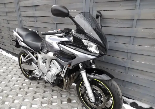 YAMAHA FZ6 