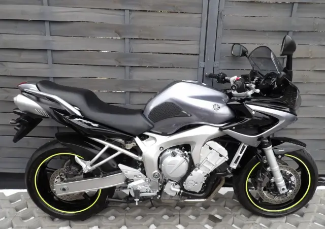 YAMAHA FZ6 
