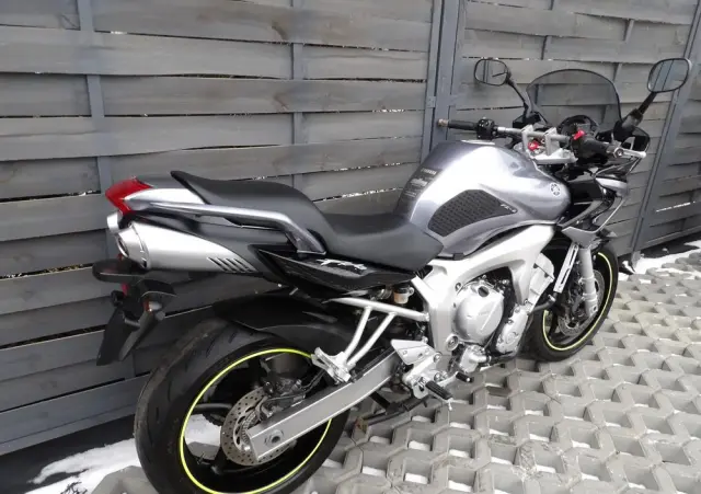 YAMAHA FZ6 