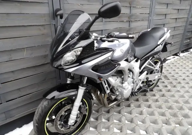 YAMAHA FZ6 