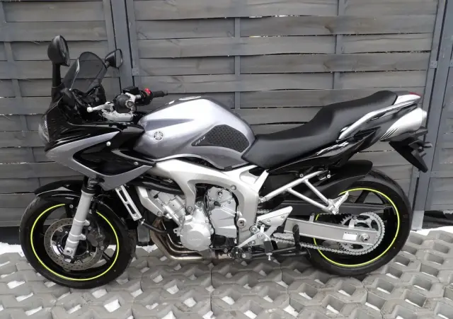 YAMAHA FZ6 