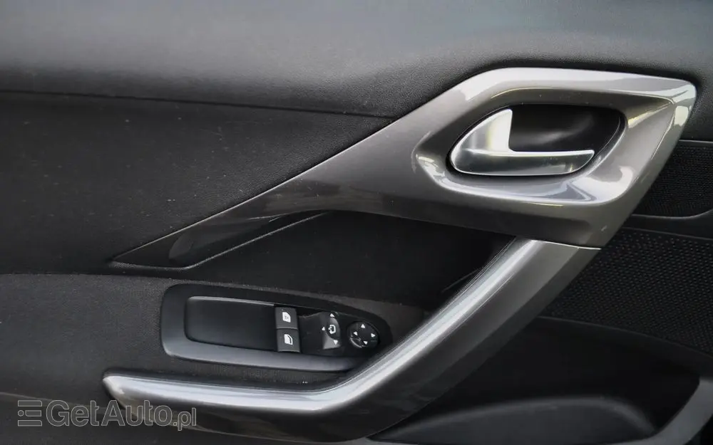 PEUGEOT 2008 1.2 Pure Tech Style S&S