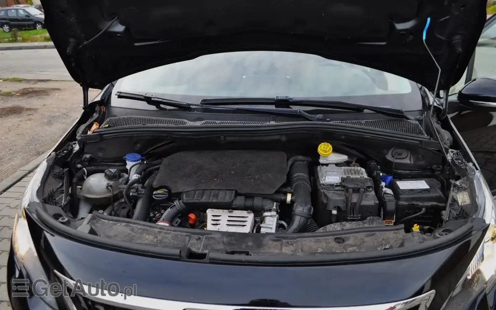 PEUGEOT 2008 1.2 Pure Tech Style S&S