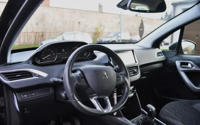 PEUGEOT 2008 1.2 Pure Tech Style S&S