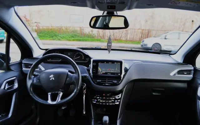 PEUGEOT 2008 1.2 Pure Tech Style S&S