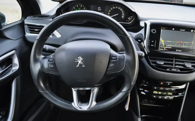 PEUGEOT 2008 1.2 Pure Tech Style S&S