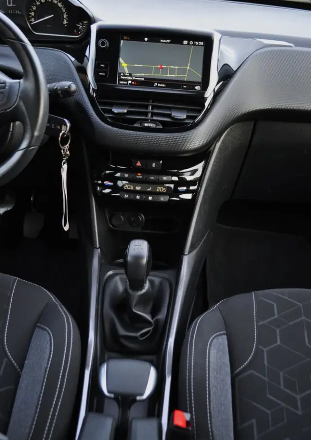 PEUGEOT 2008 1.2 Pure Tech Style S&S