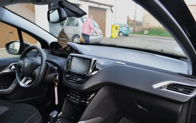 PEUGEOT 2008 1.2 Pure Tech Style S&S