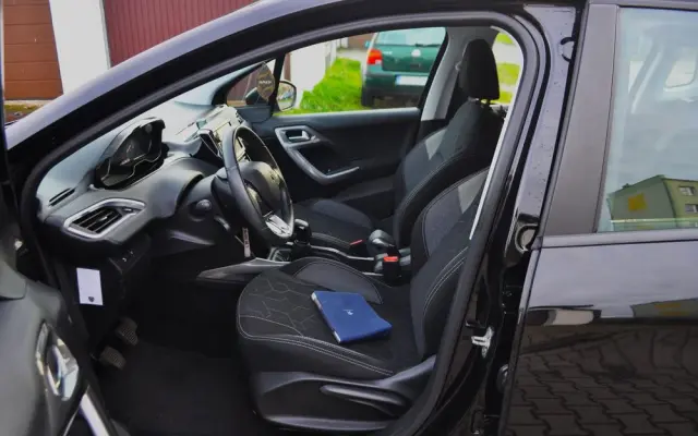 PEUGEOT 2008 1.2 Pure Tech Style S&S