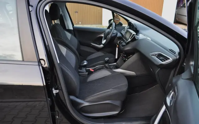 PEUGEOT 2008 1.2 Pure Tech Style S&S