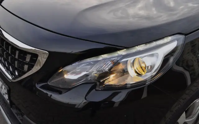 PEUGEOT 2008 1.2 Pure Tech Style S&S