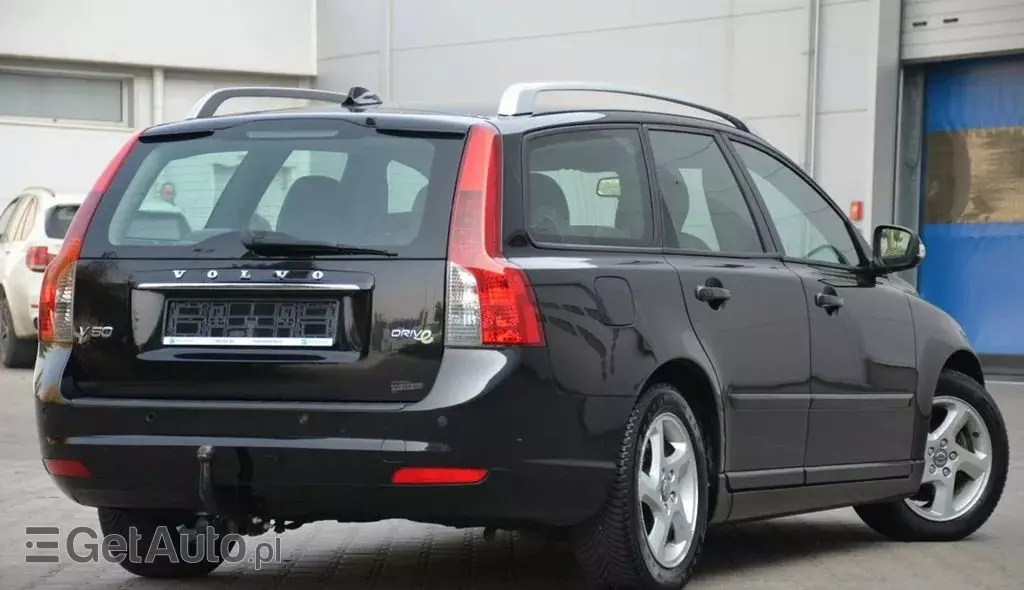 VOLVO V50 