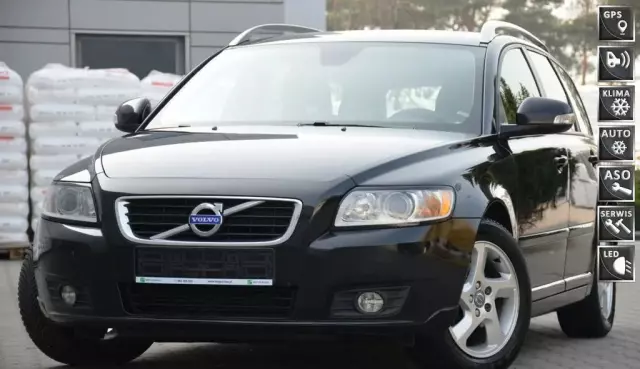 VOLVO V50 