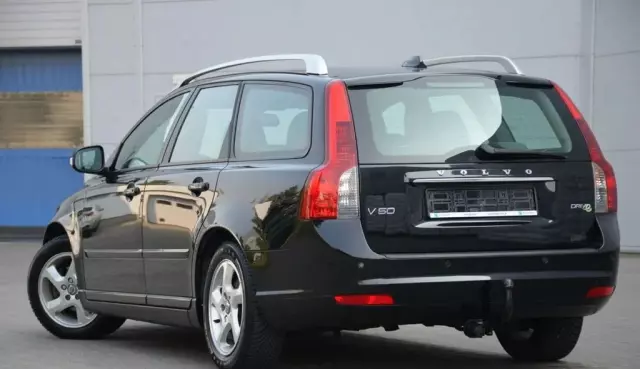 VOLVO V50 