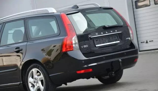 VOLVO V50 