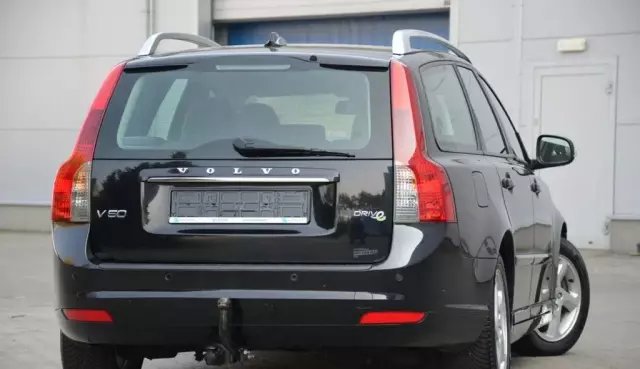 VOLVO V50 