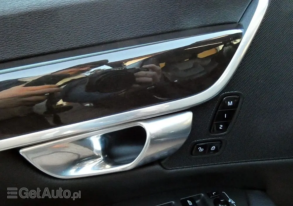 VOLVO S90 T5 Momentum