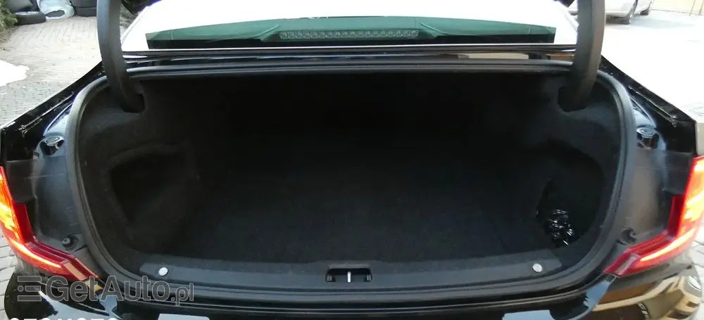 VOLVO S90 T5 Momentum