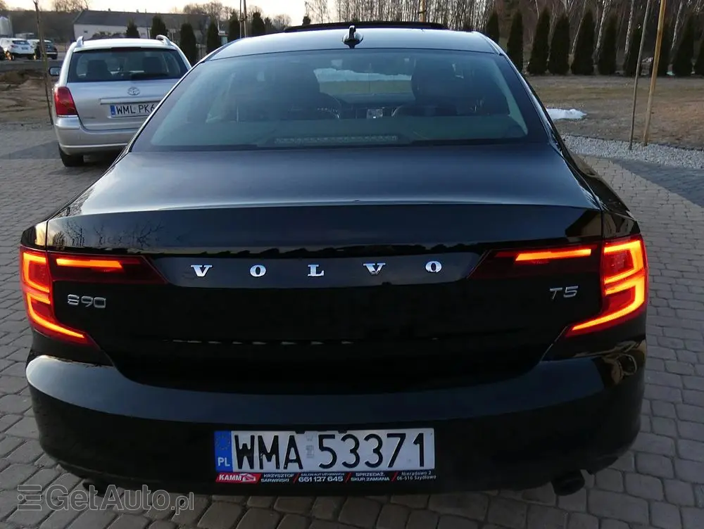 VOLVO S90 T5 Momentum