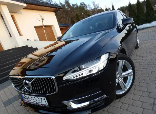 VOLVO S90 T5 Momentum