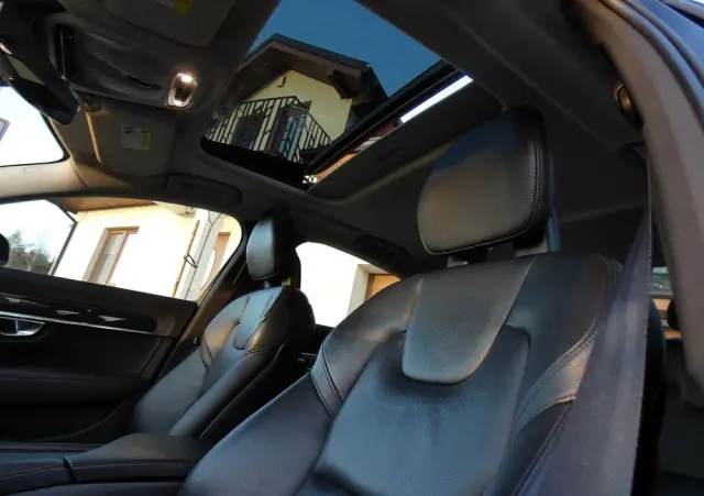 VOLVO S90 T5 Momentum