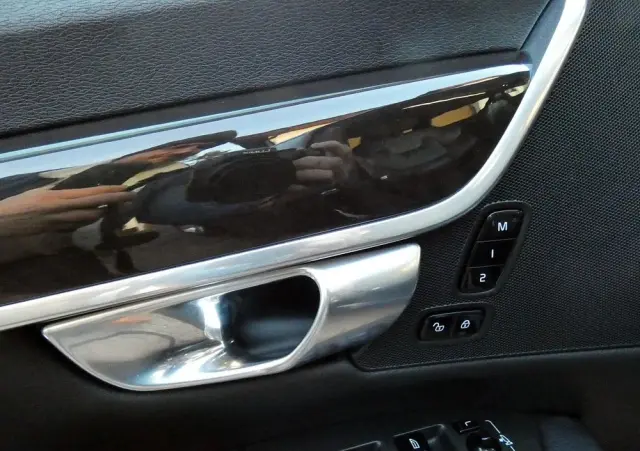 VOLVO S90 T5 Momentum