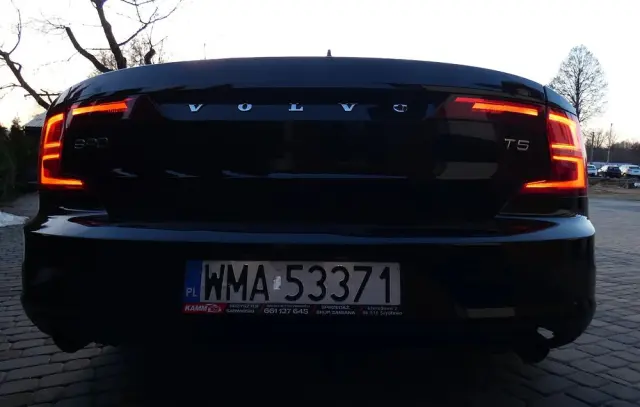 VOLVO S90 T5 Momentum