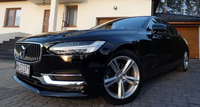 VOLVO S90 T5 Momentum