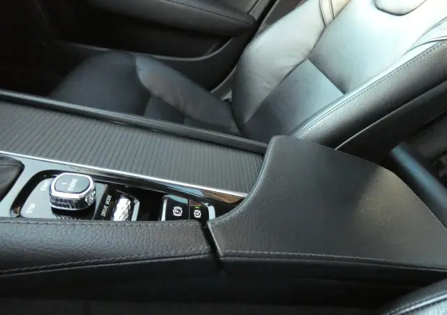 VOLVO S90 T5 Momentum