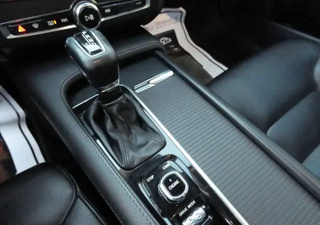 VOLVO S90 T5 Momentum