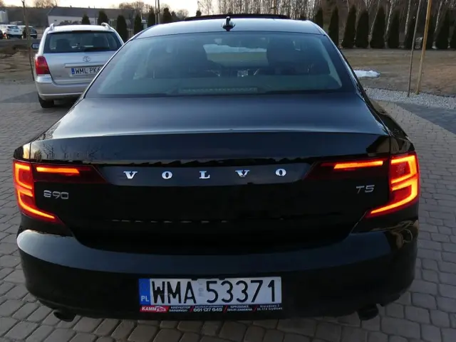 VOLVO S90 T5 Momentum