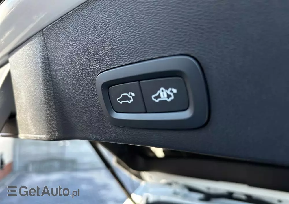 VOLVO XC 40 B5 AWD Ultimate Dark