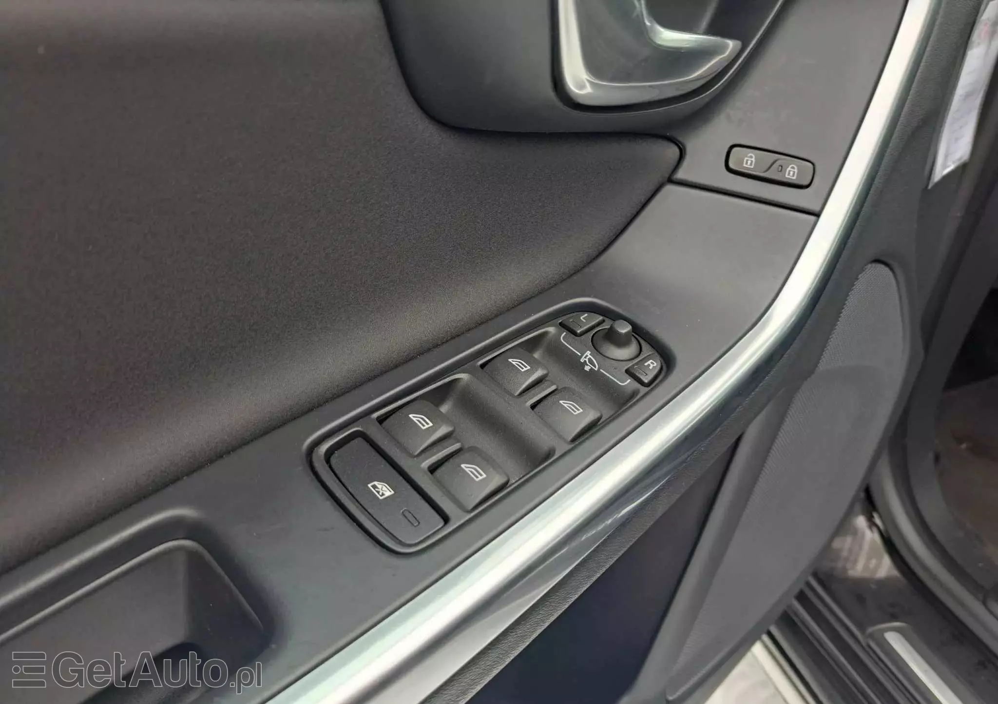 VOLVO V60 D2 Momentum