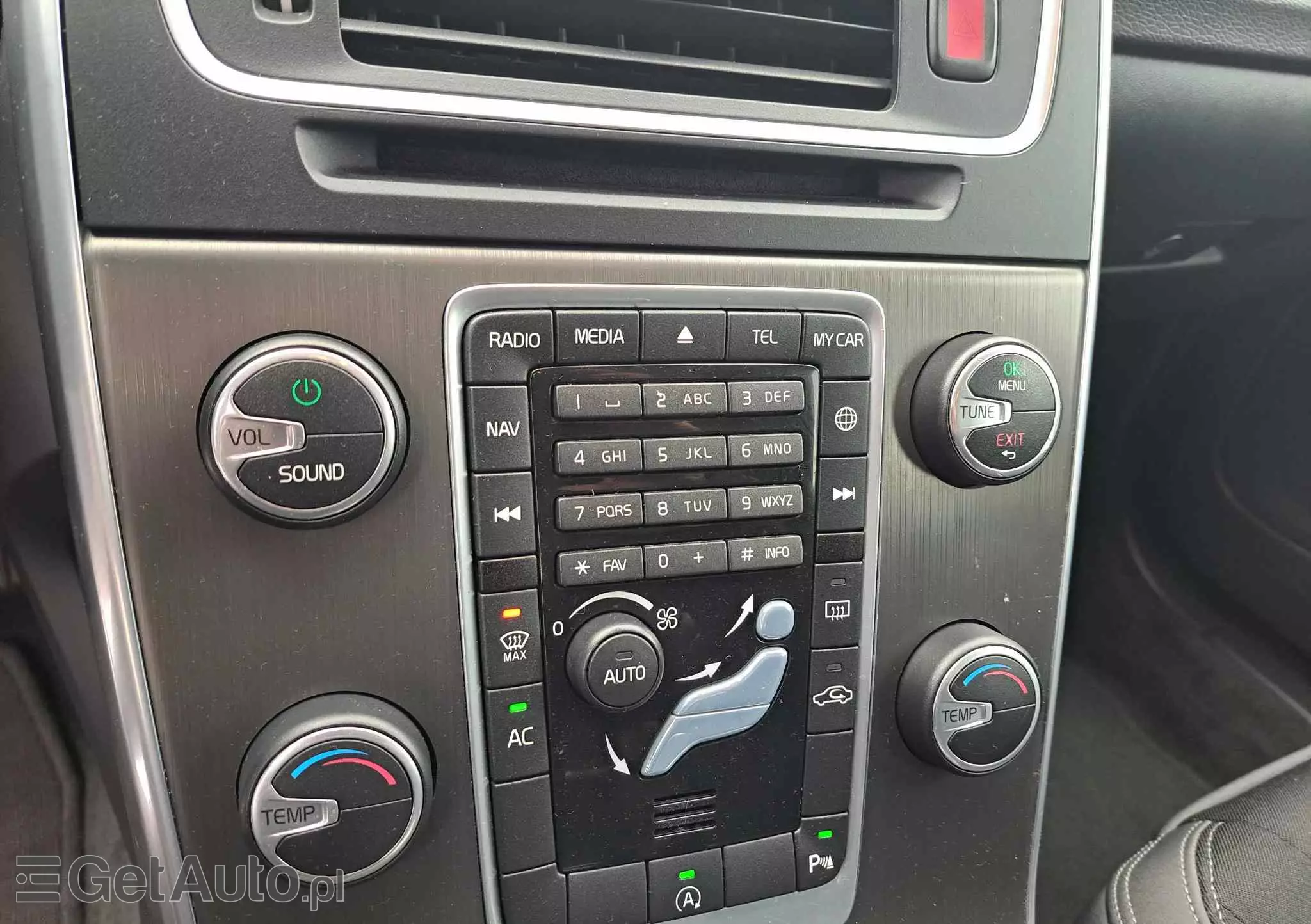 VOLVO V60 D2 Momentum