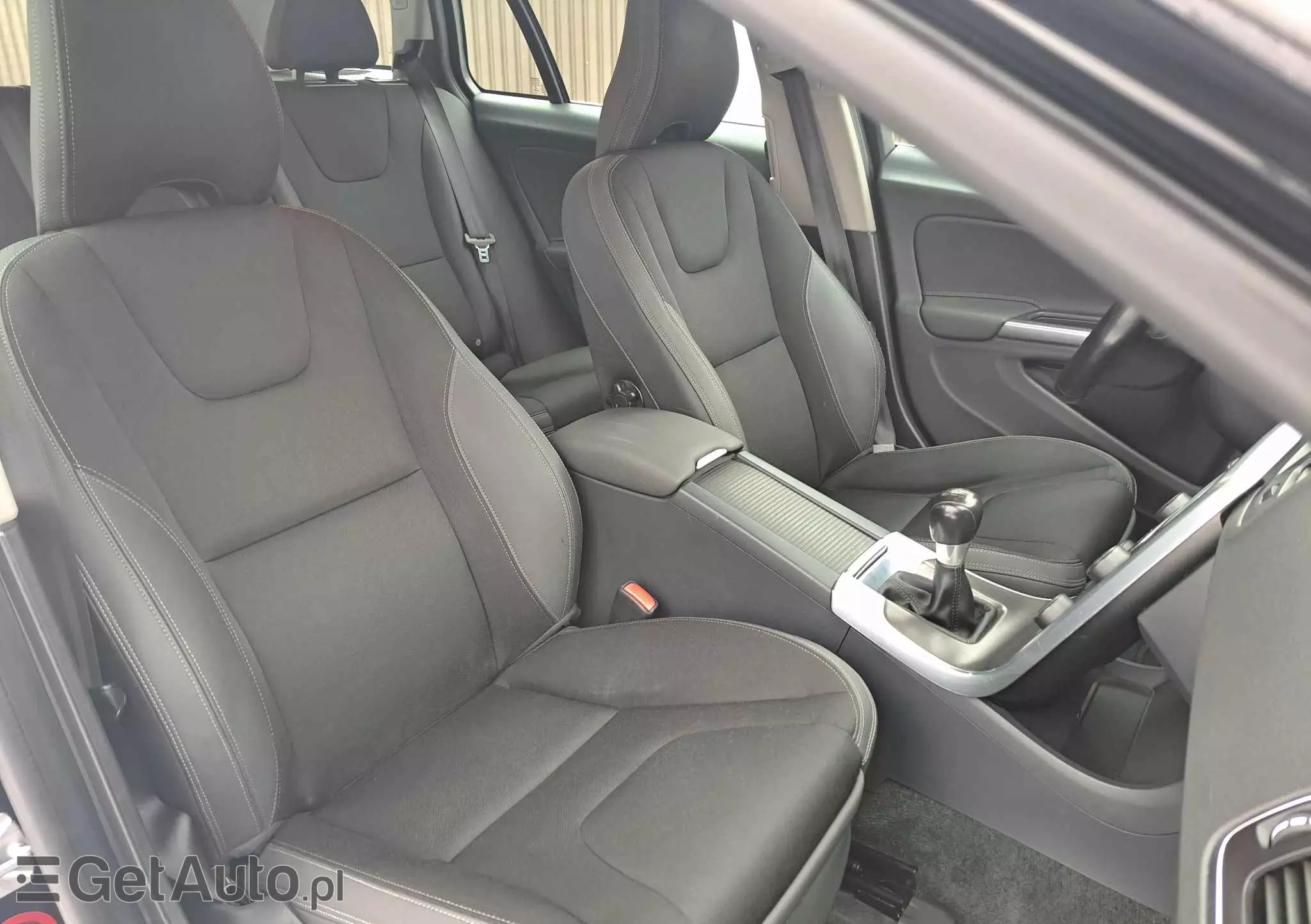 VOLVO V60 D2 Momentum