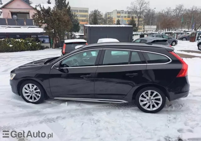 VOLVO V60 D2 Momentum