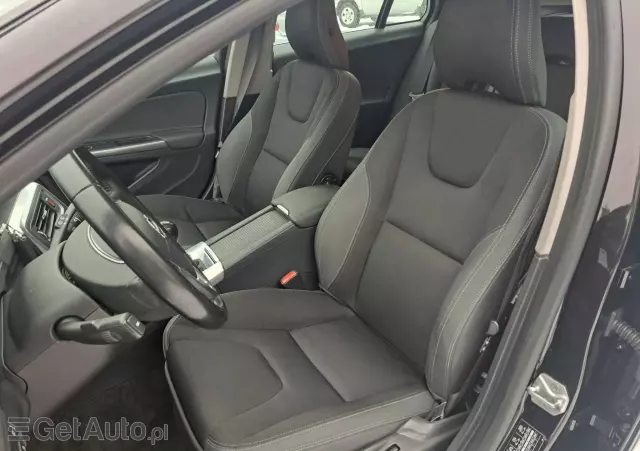 VOLVO V60 D2 Momentum