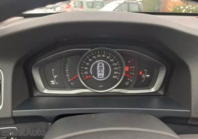 VOLVO V60 D2 Momentum