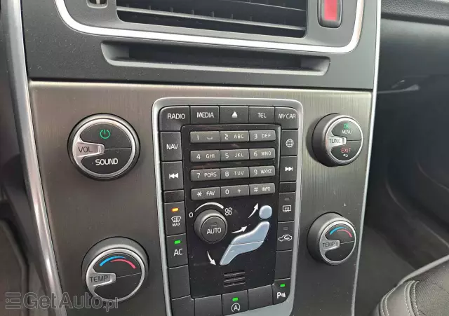 VOLVO V60 D2 Momentum