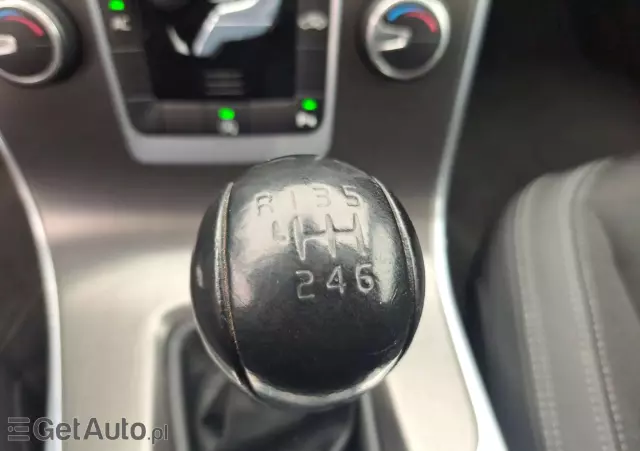 VOLVO V60 D2 Momentum