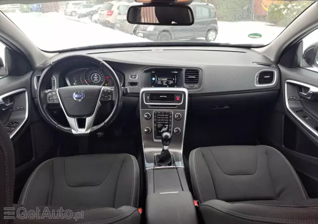 VOLVO V60 D2 Momentum