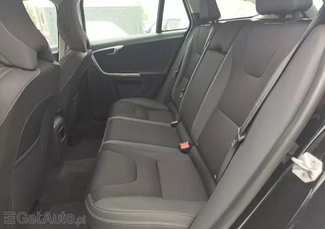 VOLVO V60 D2 Momentum