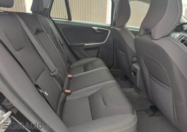 VOLVO V60 D2 Momentum