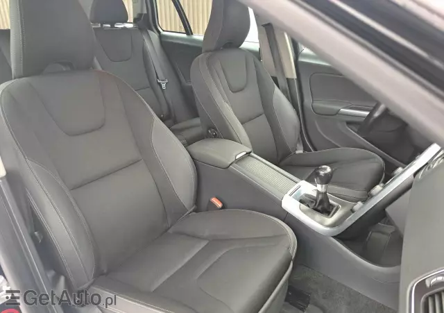 VOLVO V60 D2 Momentum