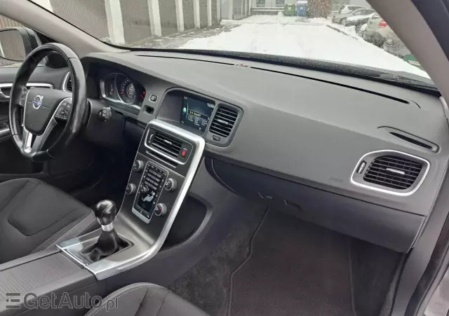 VOLVO V60 D2 Momentum
